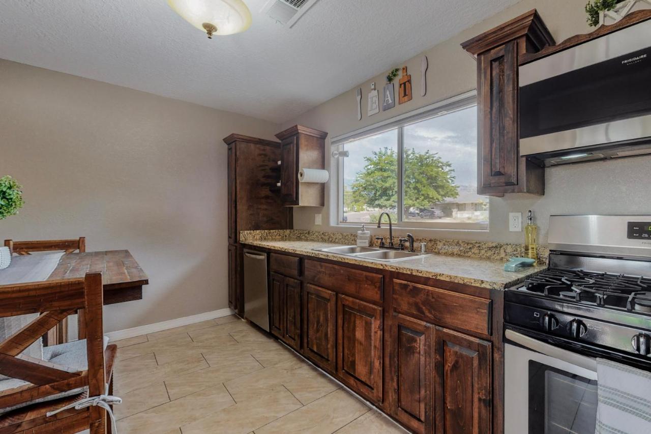 Comfortable 3-Bedroom Home With Spacious Backyard Albuquerque Exteriör bild