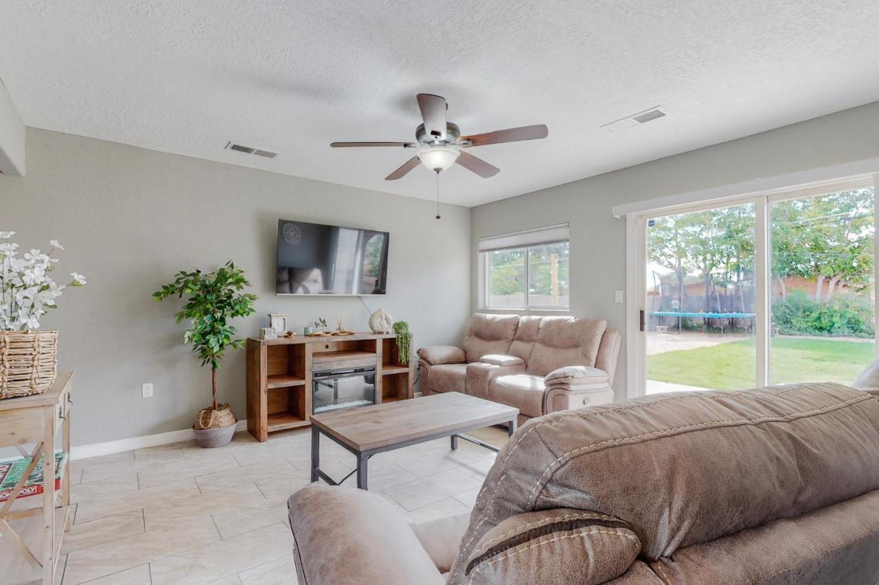 Comfortable 3-Bedroom Home With Spacious Backyard Albuquerque Exteriör bild