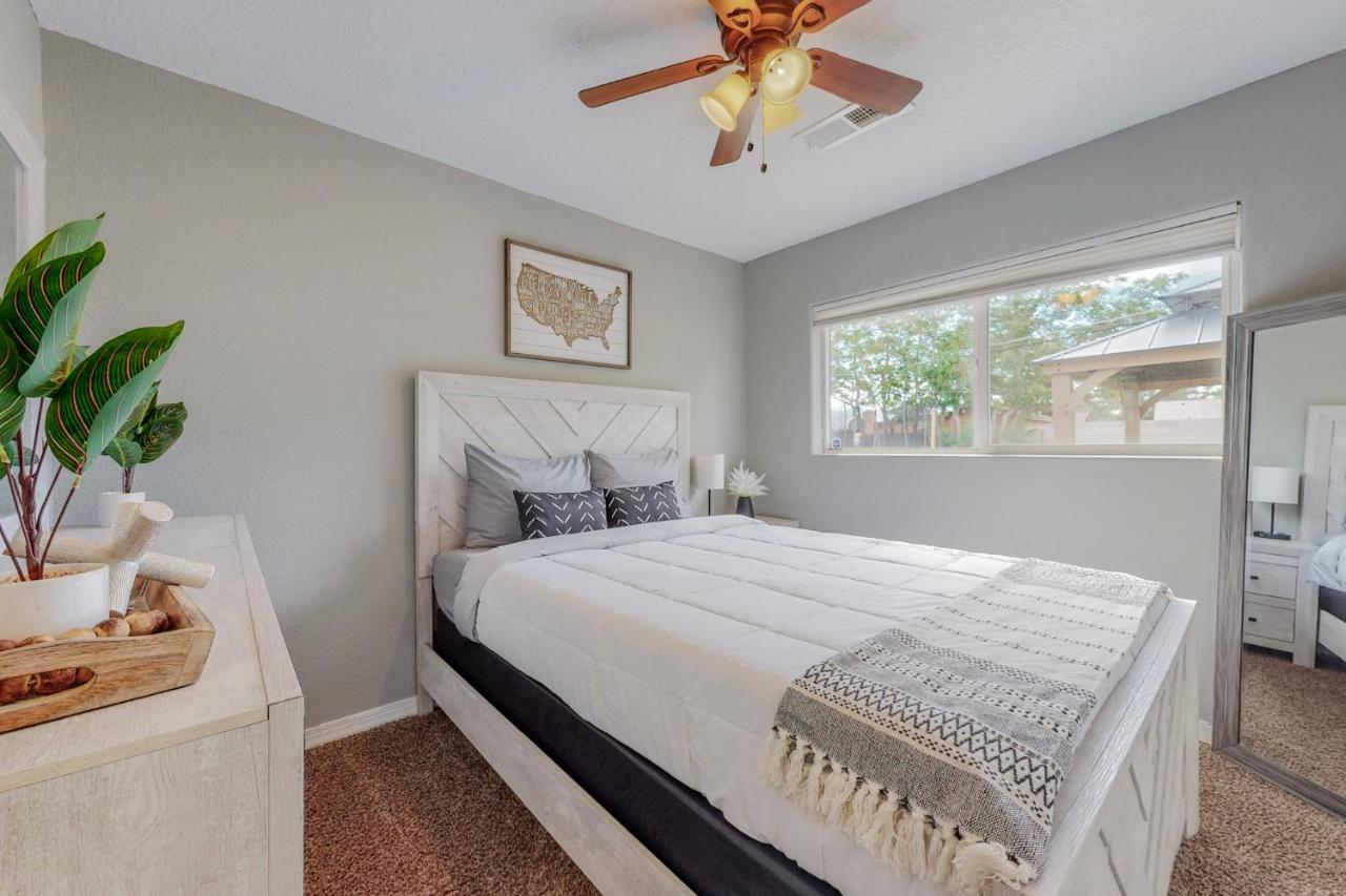 Comfortable 3-Bedroom Home With Spacious Backyard Albuquerque Exteriör bild