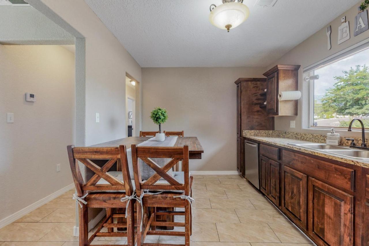 Comfortable 3-Bedroom Home With Spacious Backyard Albuquerque Exteriör bild